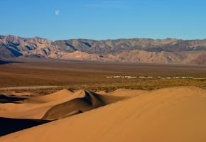 Moon, Stovepipe Wells from Sand Dunes.jpg