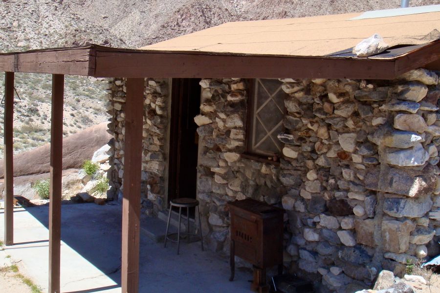 Cabin at Surprise Mine 222.jpg