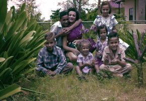 Clara (mom), Jacques, Gerardus, Joyce, Rouel, Elsbeth, Dorothy.jpg