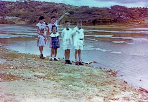 Dorothy, Lucy, Joyce, Elsbeth, Rouel, Gerardus.jpg