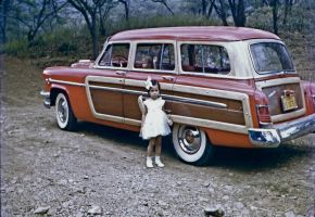 Joyce in car, Elsbeth 1955.jpg